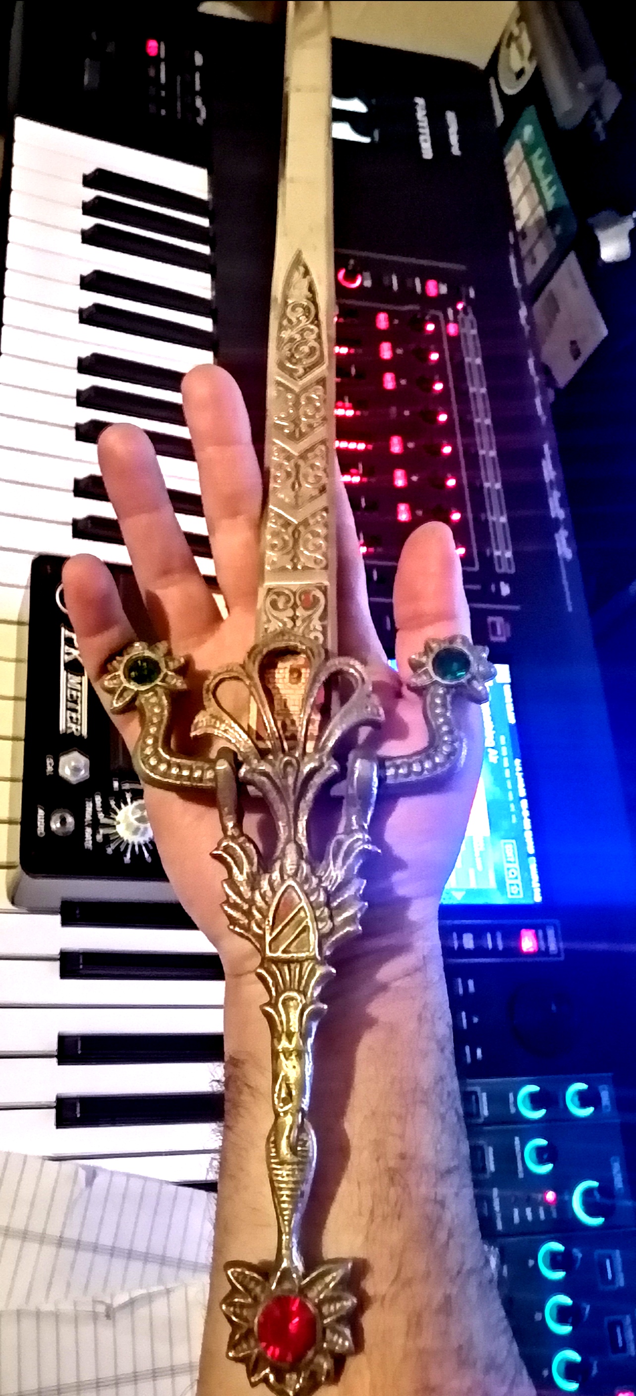 La Espada sobre el PK Meter y Roland